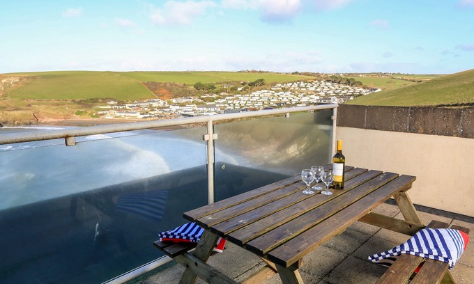 Bigbury-on-Sea Cabaña | 2 THE BAY, family friendly, country holiday cottage in Bigbury