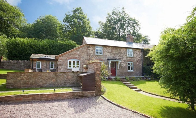 Hoarwithy Cabaña | 2 The Oaks, casa de piedra arenisca del siglo XIX en una ubicación tranquila entre Hereford y Ross-on Wye.