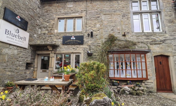 Grassington Cabaña | 2 THE SQUARE, family friendly, with a garden in Grassington