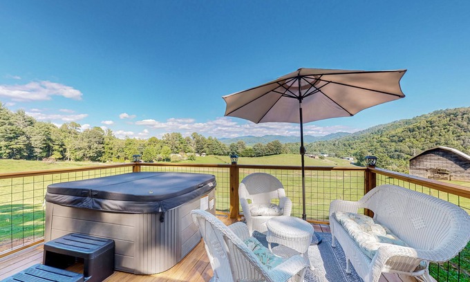 Mars Hill Cabina | 2 Tiny home cabins with private hot tubs, covered porches, & amazing views