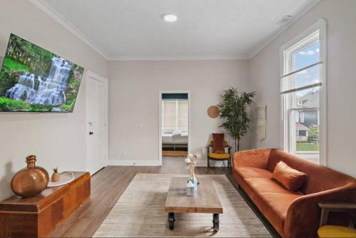 Herron Morton Casa | 2 Units Combined - Historic 5BR - 2 Living - 2 Kitchens