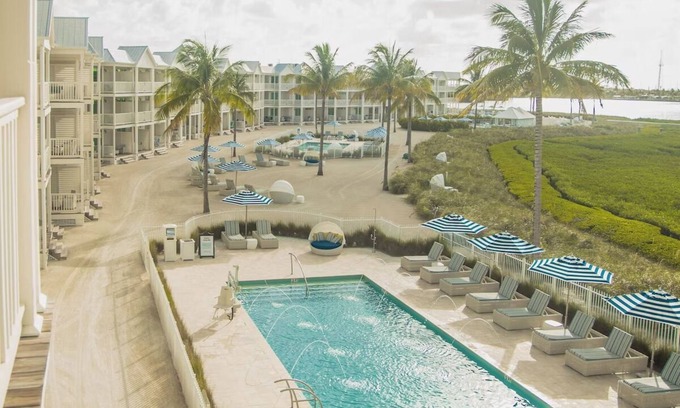 Marathon Hotel | 2 Units | Double Queen Oceanfront w/ Balcony, Scenic Cycling, Isla Bella