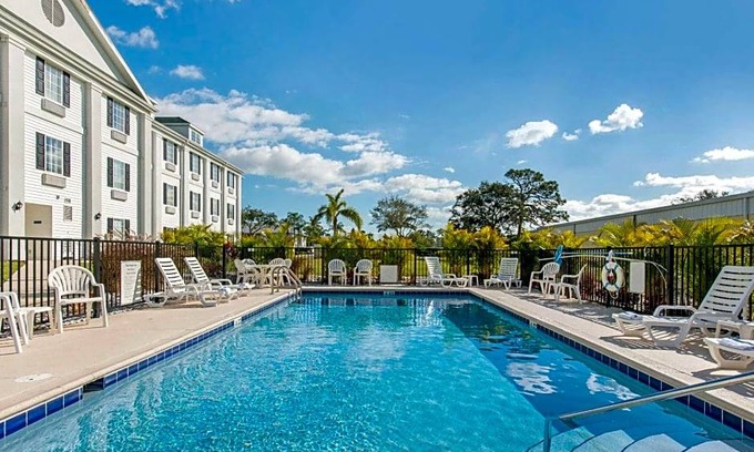 Interchange Square Hotel | Hotel de 2 estrellas ∙ Quality Inn Palm Bay - Melbourne I-95