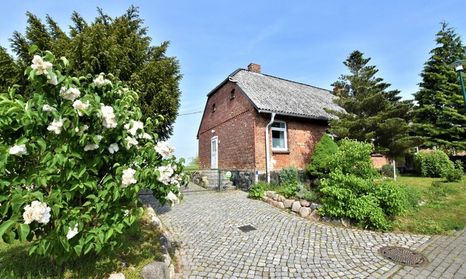 Am Salzhaff Casa | 2 vacation homes in a double pack for nature lovers, close to the beach, quiet, large gardens