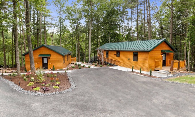 Big Cove Tannery Cabina | 2 WATERFRONT CABINS 2 HOT TUBS 2 FIRE RINGS BEACH FISH HIKE KAYAKS TUBES GRILLS