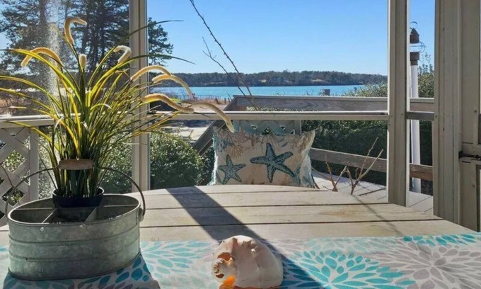 South Dennis Cabaña | 2 Waterfront Cottages - 3 & 2 BR - on Follins Pond