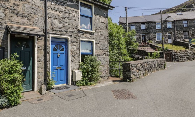 Manod Cabaña | 2 Waterloo Cottage, BLAENAU FFESTINIOG