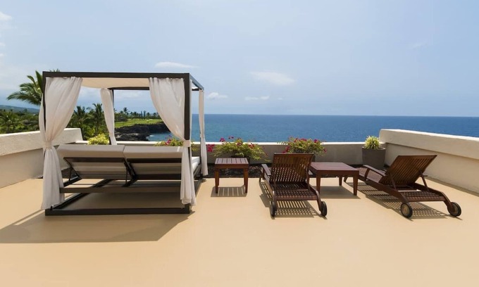 Keauhou Casa | 2 x Club Oceanfront 2 Double Beds at Outrigger Kona Resort and Spa