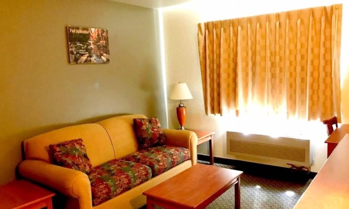 Kellogg Casa | 2 x Non-Smoking Queens Accommodations at FairBridge Inn & Suites Kellogg