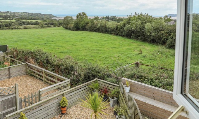 Pentraeth Casa | 2 Y Bont
