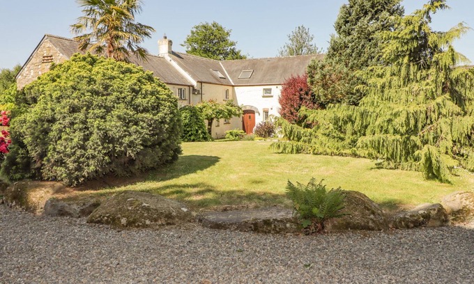 Castlemorris Casa | 2 YR HEN FELIN, pet friendly, country holiday cottage in Letterston