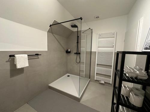 Pinneberg Apartamento | 2 Zi Wohnung, zentrale Lage mit Parkplatz, 15 min vom Hbf Hamburg