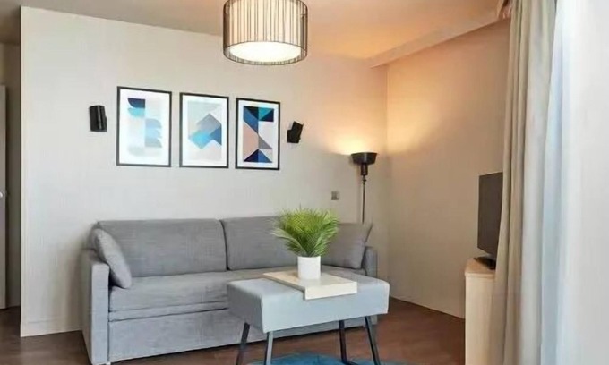 Suresnes Apartamento | 2 Rooms 4 People