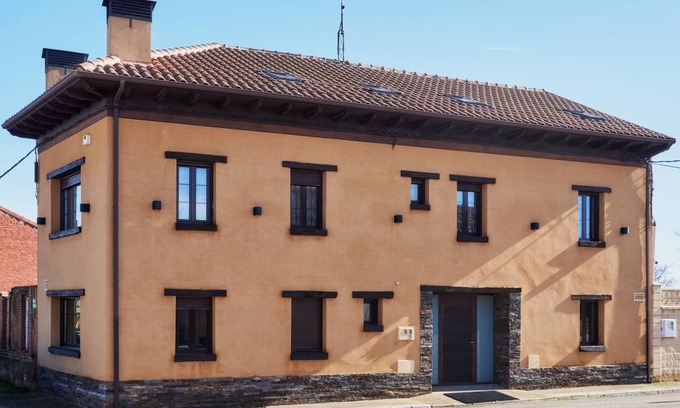 Valverde de la Virgen Casa | 200 m² Casa ∙ 5 habitaciones ∙ 16 huéspedes