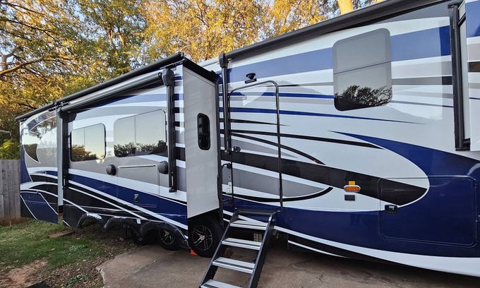 Southland Oaks Casa | 20 Min to Downtown Austin and COTA. New RV w/outdoor amenities seperate pricing