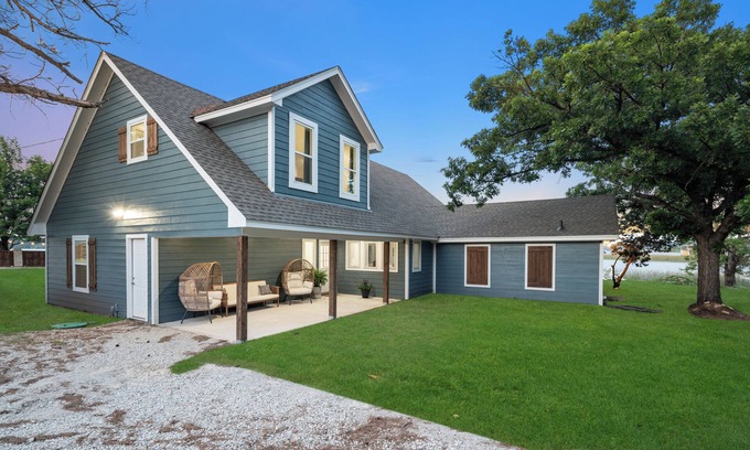 Graford Casa | 20 minutes from Rocker B! Luxury Waterfront PK Home on the Peninsula!