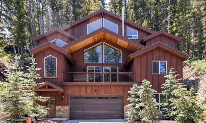 Summit Park Casa | 20 Minutes from the Mountain! Family Paradise, Sleeps 14, High-End Interiors