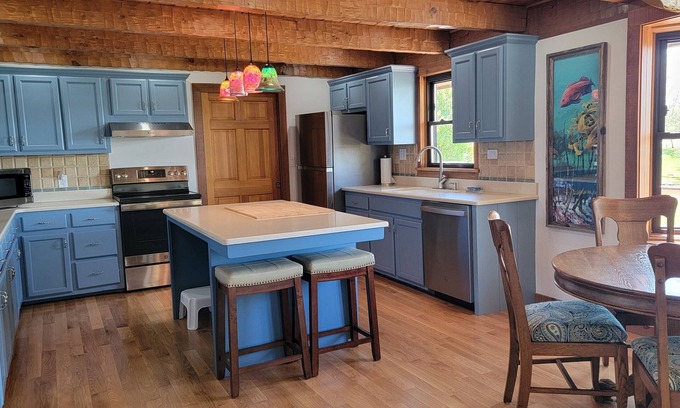 Dandridge Cabina | Limited Time 20% Off Book by 6/30 Peaceful Lakefront Mountain View Cabin
