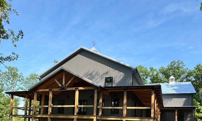 Dandridge Casa | 20% OFF Book By 8/31 Lake, Pickleball, Basketball, Barndo, Sports Retreat