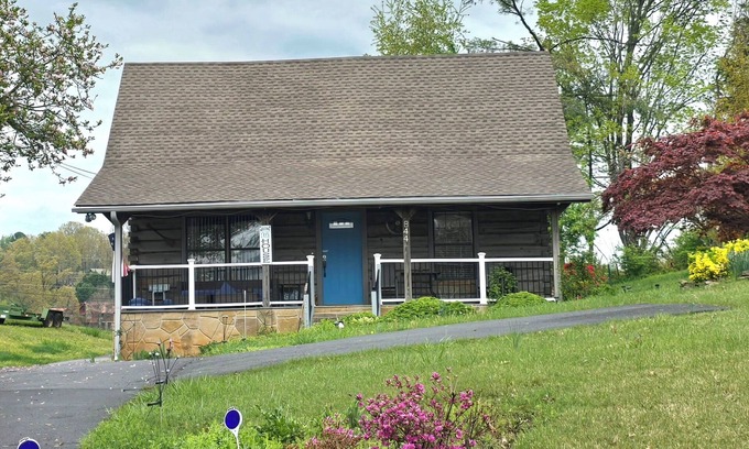 Dandridge Cabina | 20% OFF Book by 8/31 Lake Access-Boat Ramp-Hot Tub