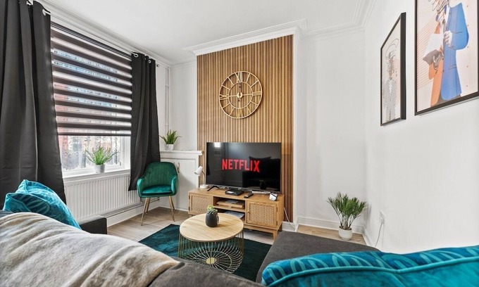 Doncaster Casa | 20% off! Boutique Doncaster Abode - Sleeps 6!