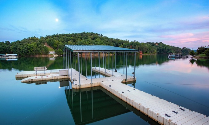 Dandridge Cabina | 20 % OFF Lakefront, Dock, Hot Tub, Game Room