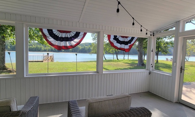 Dandridge Apartamento | 20% OFF Lakefront Tiny Home Dock, Hot Tub, Firepit