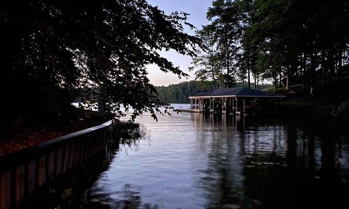 Livingston Casa | Waterfront 4/4, dog-friendly, firepit!