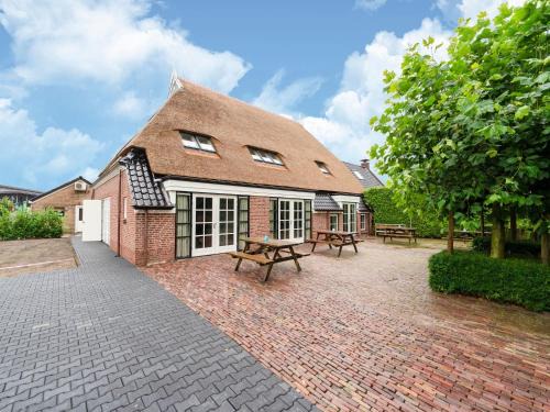 Noardburgum Casa | 20 pax Farmhouse in Noardbergum with hottub and pub