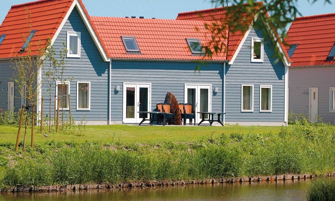 Bruinisse Villa | 20-person group accommodation