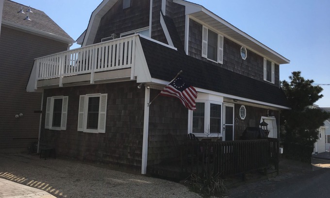 Normandy Beach Cabaña | A 200 pies de la arena, casa de playa colonial holandesa de 3 dormitorios en Lavallette, NJ