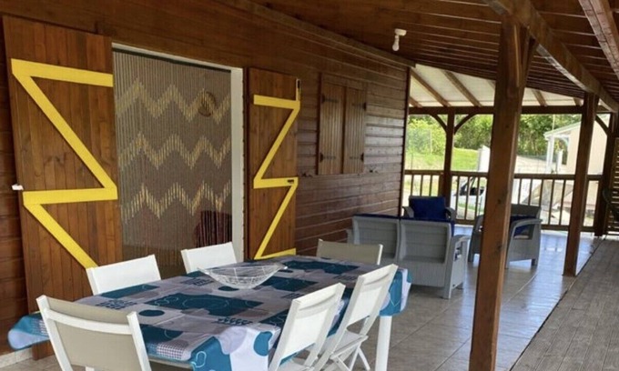 Marie-Galante Casa | 200 m from the beach traditional wooden house Pleasant house for four people