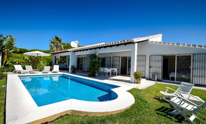 Elviria Villa | 200 m² Villa ∙ 4 habitaciones ∙ 10 huéspedes