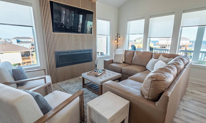 Crystal Beach Casa | 200 Steps to Beach.6BR sleeps 18 w/Karaoke, Outdoor Bar, Games, Decks & Views