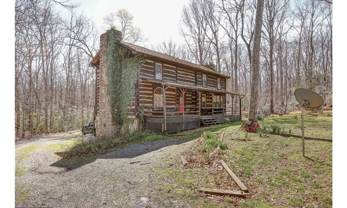 Windwood Coves Casa | 200 Year Old Log Canin On Lake Anna!