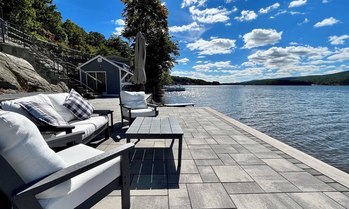 Hewitt Casa | 200Ft of Lakefront, Hot Tub, Game Room, Multi-Level Patios & Views for Days