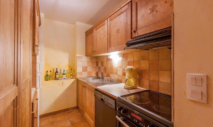 Lanslevillard Apartamento | 200m del centro estación, piscina, sauna, hammam, balcón, chimenea o estufa a leña, parking, tv