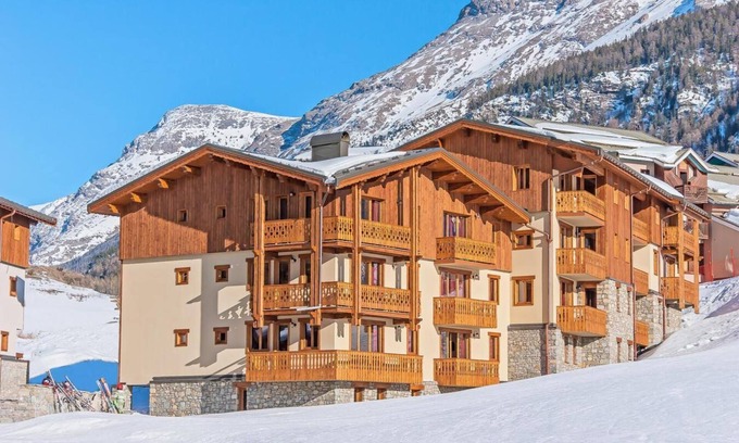 Lanslevillard Apartamento | 200m del centro estación, piscina, sauna, hammam, balcón, parking, tv, local para esquís, 40m²