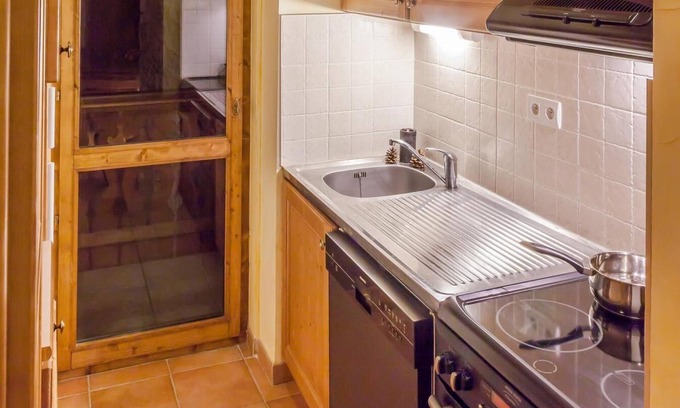 Lanslevillard Apartamento | 200m del centro estación, piscina, sauna, hammam, balcón, parking, tv, local para esquís, 68m²