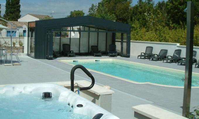 Fouras Villa | 200m from the ocean, villa "Madame" in residence with swimming pool ...: Les Thalassiles
