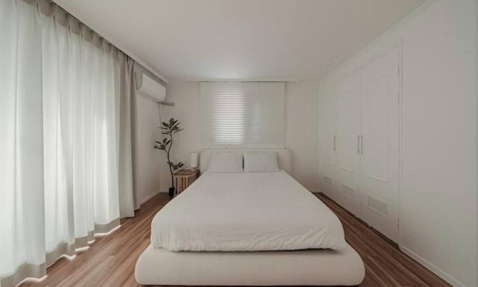 Cheongdam Apartamento | 201 Apgujeong 2nd, Studio 1 Bath Queen Bed