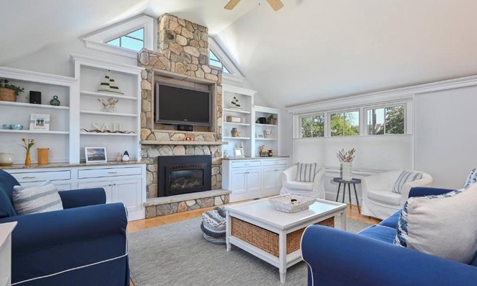 Chatham Casa | 201 Main Street Chatham Cape Cod - - Sandpiper