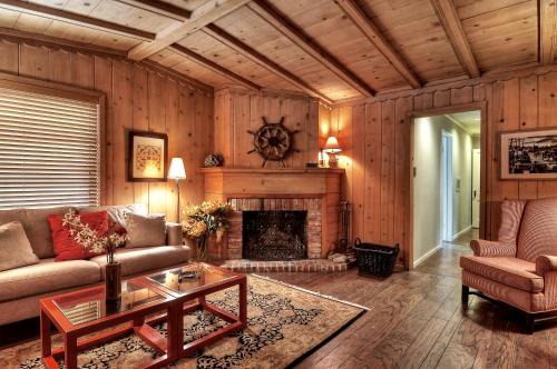 Balboa Island Casa | 201 Ruby