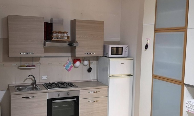 San Trovaso Apartamento | 2018 renovado acogedor apartamento en el área privada.