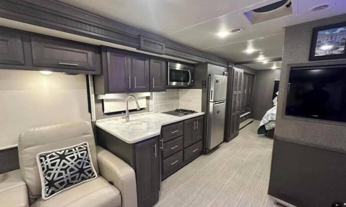 Fredericksburg Casa | 2021 Thor Motor Coach Challenger