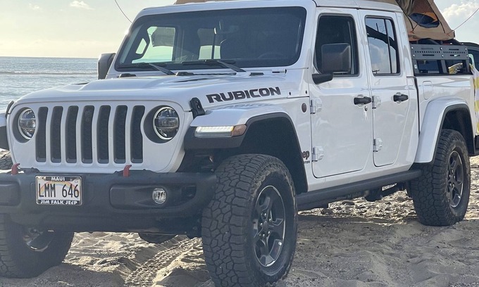 Kahului Casa | 2022 Jeep Gladiator Rubicon with a Rooftop tent and all the accessories!