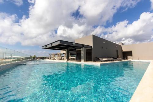 Zazil-ha Apartamento | 2022 Modern Condo Steps to the Ocean w/Hot Tub