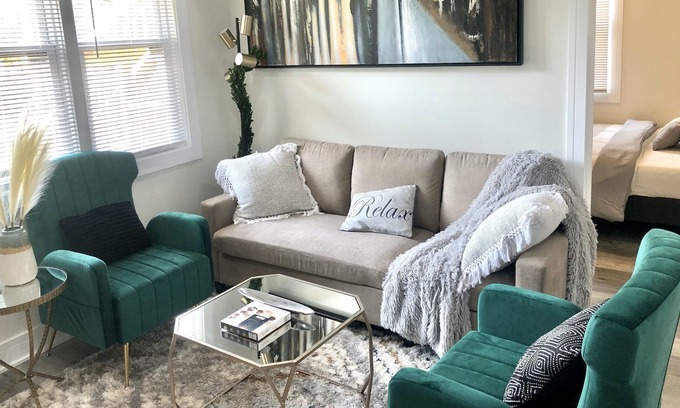 Grand Boulevard Apartamento | 2022 NEWLY BUILT APT, W/ WASHER DRYER, 10 MINUTES from UofC and DOWNTOWN