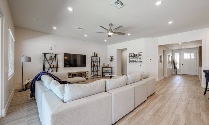 Pointe Scottsdale Casa | 2023 Built BOUGIE Resort in Old Town-Heated LUXE Pool, 2 Posh Masters, 4Baths