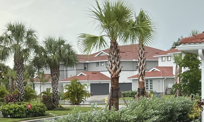 Gateway Condominio | 2023 NEW BUILD COACH Home at Gateway Paradise